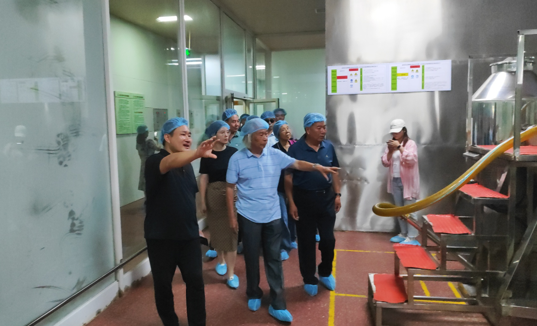 新乡市餐饮行业协会赴j9国际集团参观互换